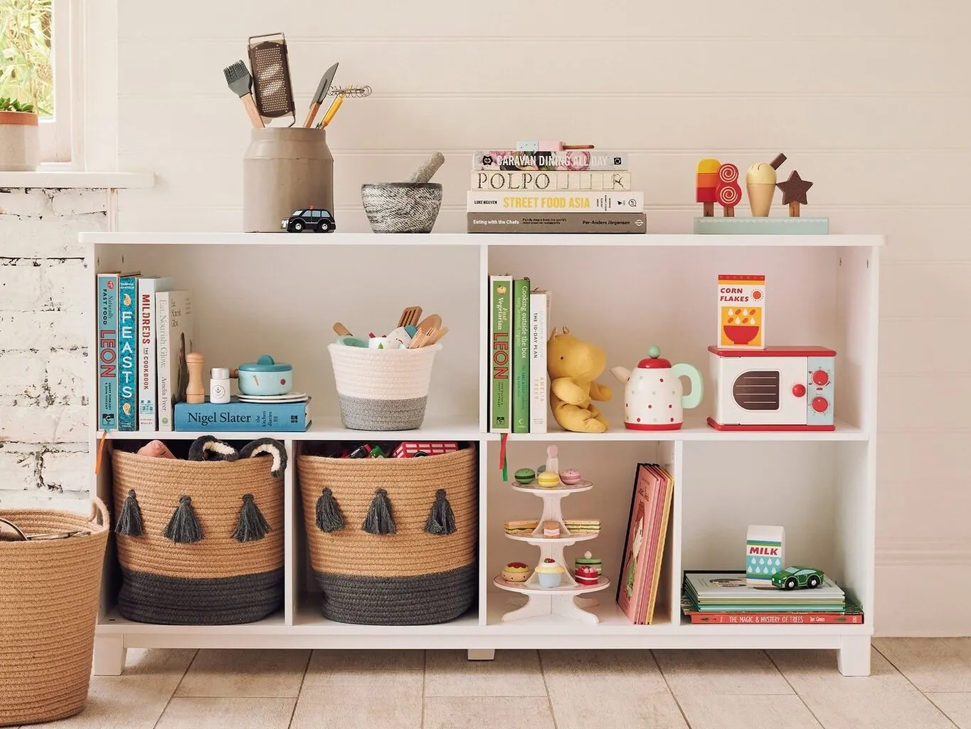 White 6 shelf unit