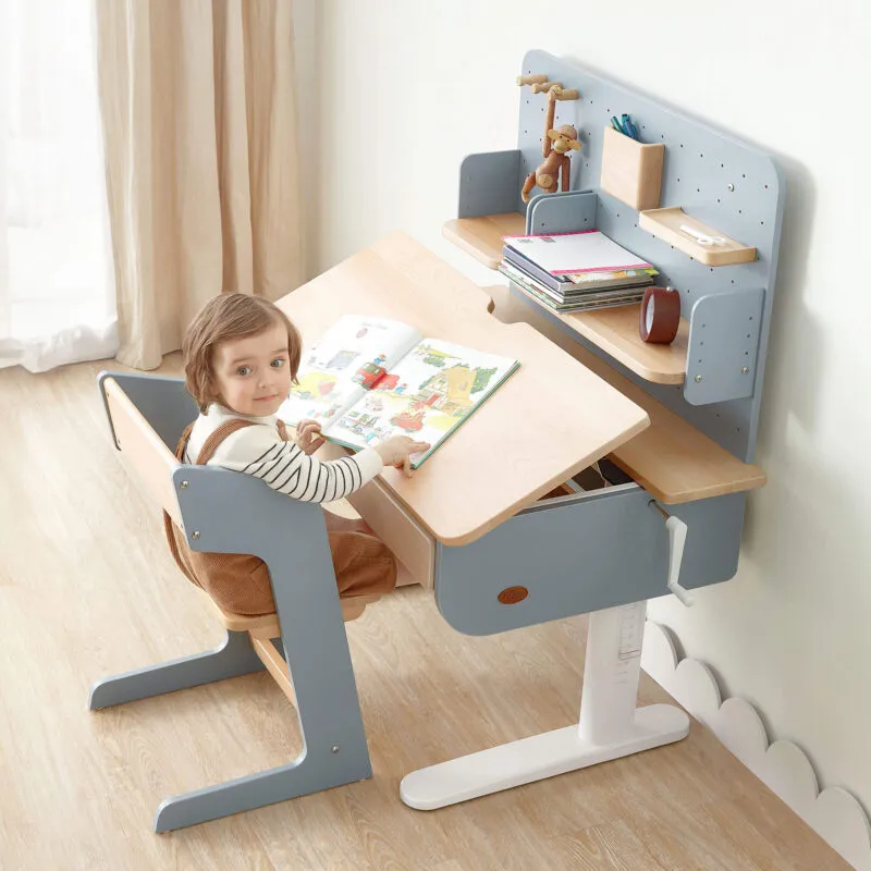 Kid’s height-adjustable desk