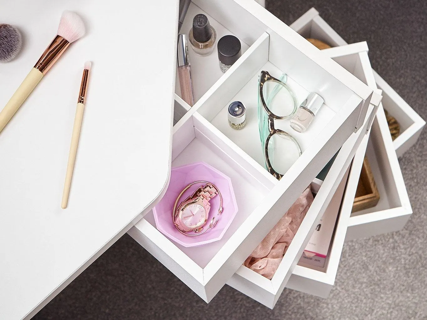 Dressing table drawers