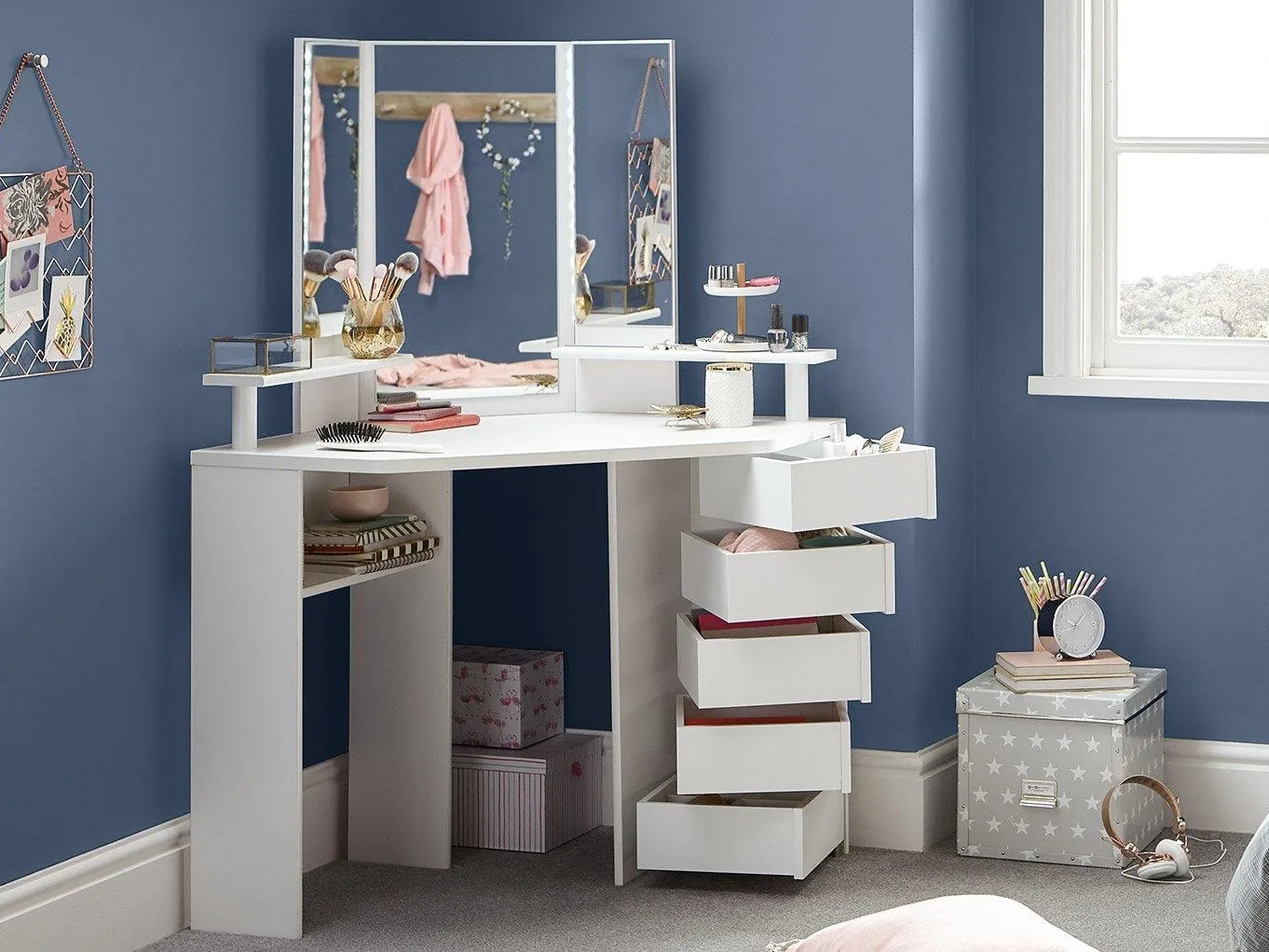 Dressing table