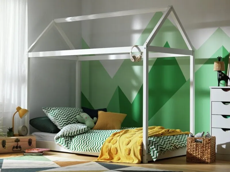 Kid's single bed with house-shaped frame