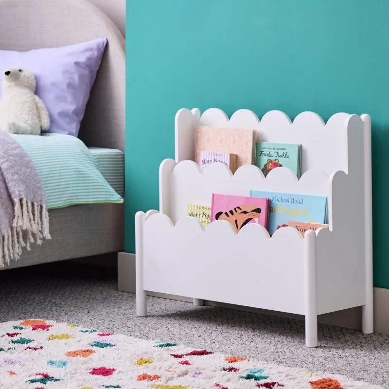 White 3-tier bookcase with scalloped detail