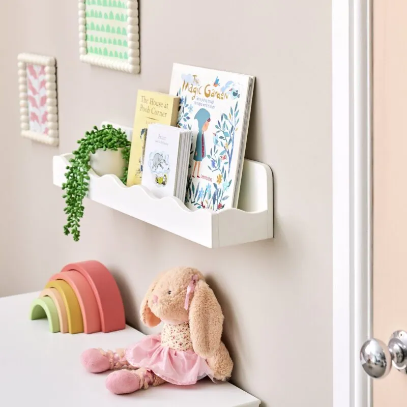 Kid's white wall shelf with scalloped edge