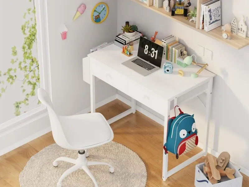 Kid's white study desk